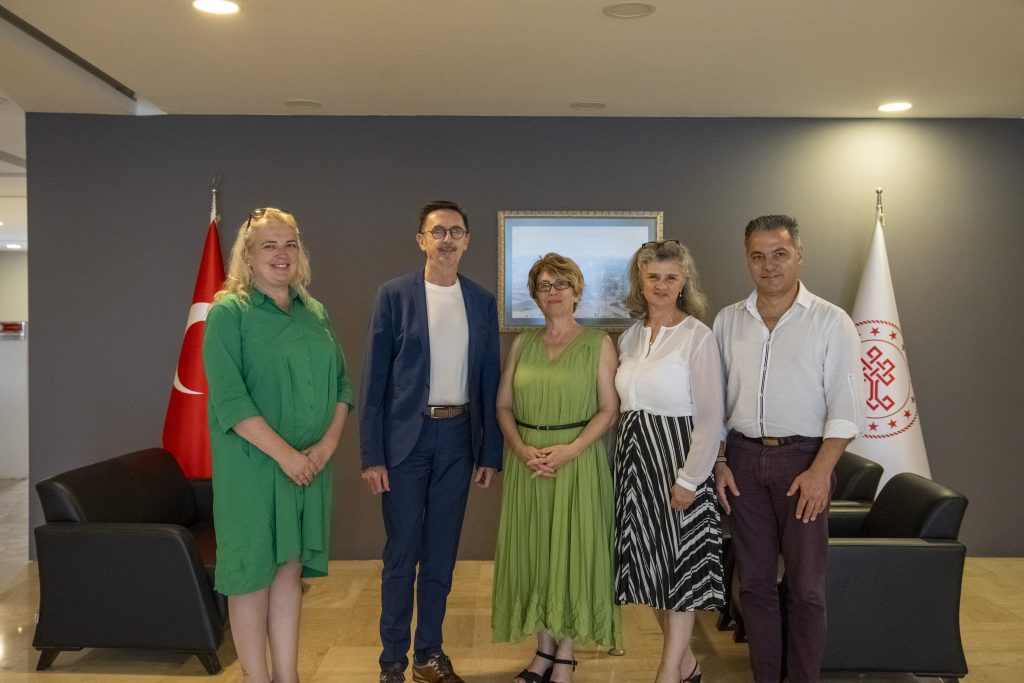 Intensiver Dialog über die kulturellen Höhepunkte Antalyas zwischen der asr-Führung und Ilknur Selcuk Köker.